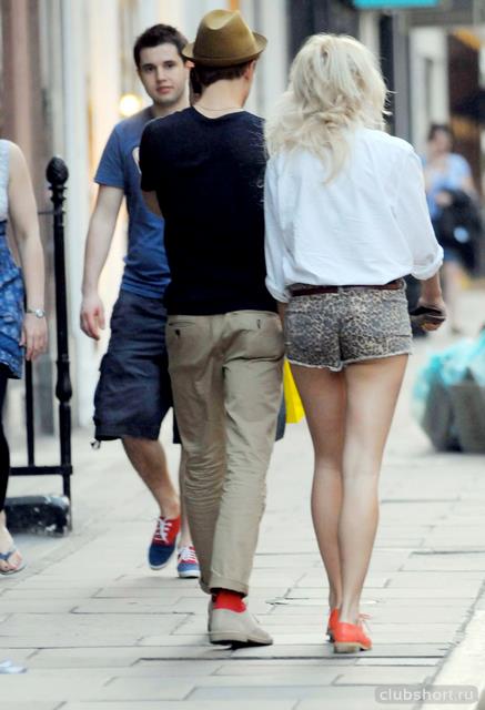 43445_pixie_lott_west_london_23_april_2011_mcetws5.jpg